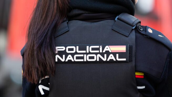 La Policía logra evitar que un hombre apuñale a su hija menor de edad en Valencia