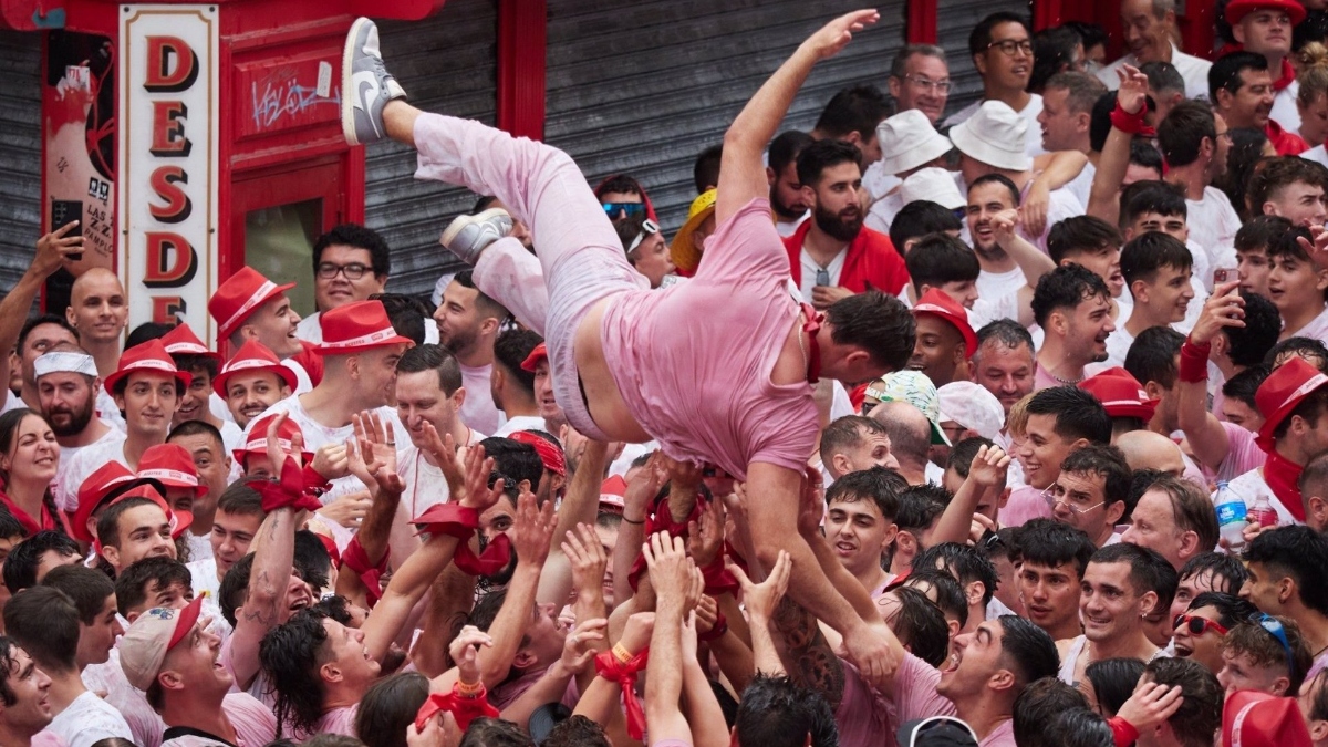 Arrancan los Sanfermines de 2024 con un multitudinario chupinazo