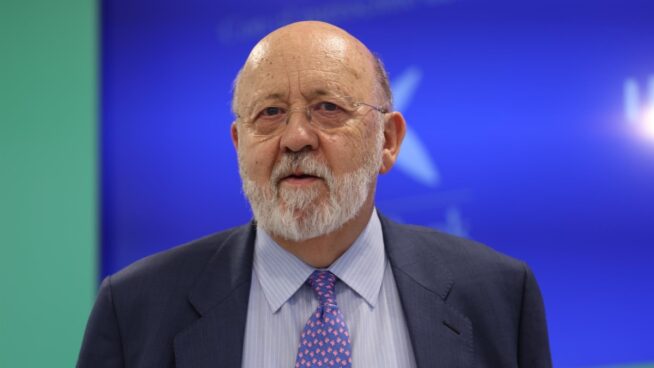 El CIS prepara un sondeo para tapar el 'caso Cerdán' con el pulso de Sánchez a Trump