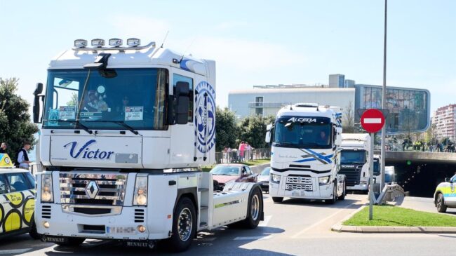 Gobierno y sindicatos pactan desconvocar la huelga del transporte por carretera