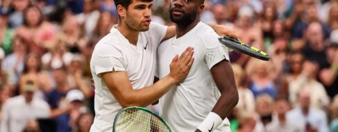 Alcaraz sufre para ganar en cinco sets ante Tiafoe y ya está en octavos de Wimbledon