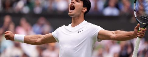 Alcaraz brilla ante Medvedev y defenderá su título de Wimbledon en la final
