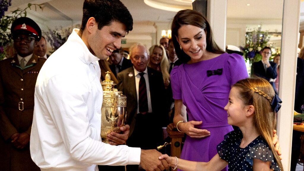 Carlos Alcaraz junto a Kate Middleton y su hija Charlotte en la final de Wimbledon