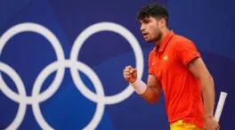 Carlos Alcaraz barre a Safiulin y llega a cuartos de final en París 2024