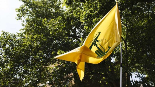 Hezbolá lanza más de 200 proyectiles contra Israel en represalia por la muerte de un dirigente