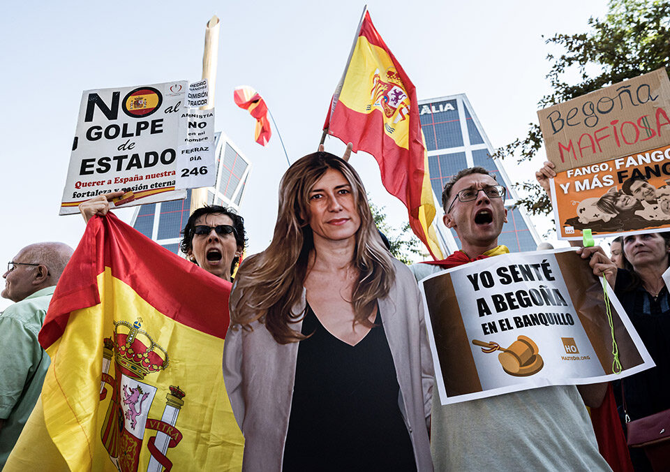 Así han sido las protestas contra Begoña Gómez en los juzgados de Plaza Castilla