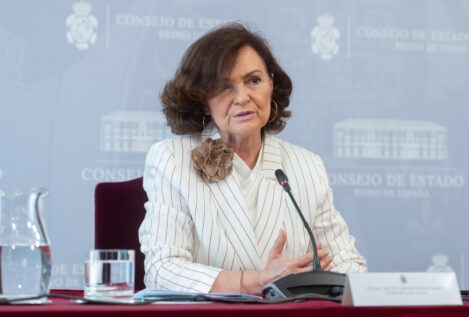 Carmen Calvo activa la comisión de estudio del Consejo de Estado en pleno debate migratorio