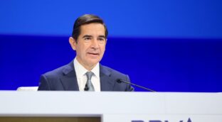 BBVA aprueba la ampliación de capital para tomar el Sabadell sin detallar la opa sin fusión