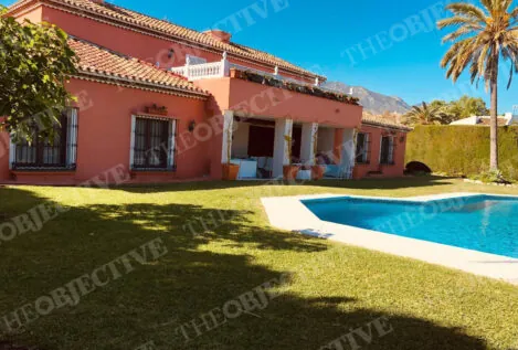 Ábalos veraneó en 2020 en una villa de lujo en Marbella por 20.000 euros que «no pagó él»