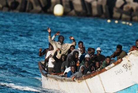 Llega un cayuco con 183 inmigrantes a El Hierro, sexta embarcación en día y medio en Canarias