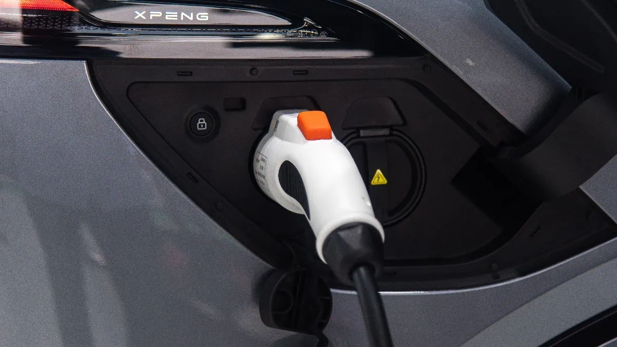 El nudo gordiano del coche eléctrico prémium: se están amontonando en los concesionarios