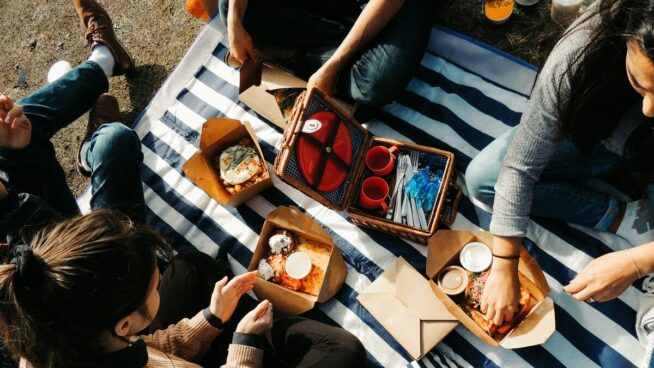 Las cinco comidas que no debes llevar a la playa