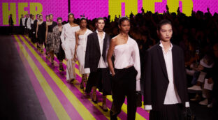 Los seis diseñadores más influyentes que dirigen las firmas de moda con más éxito