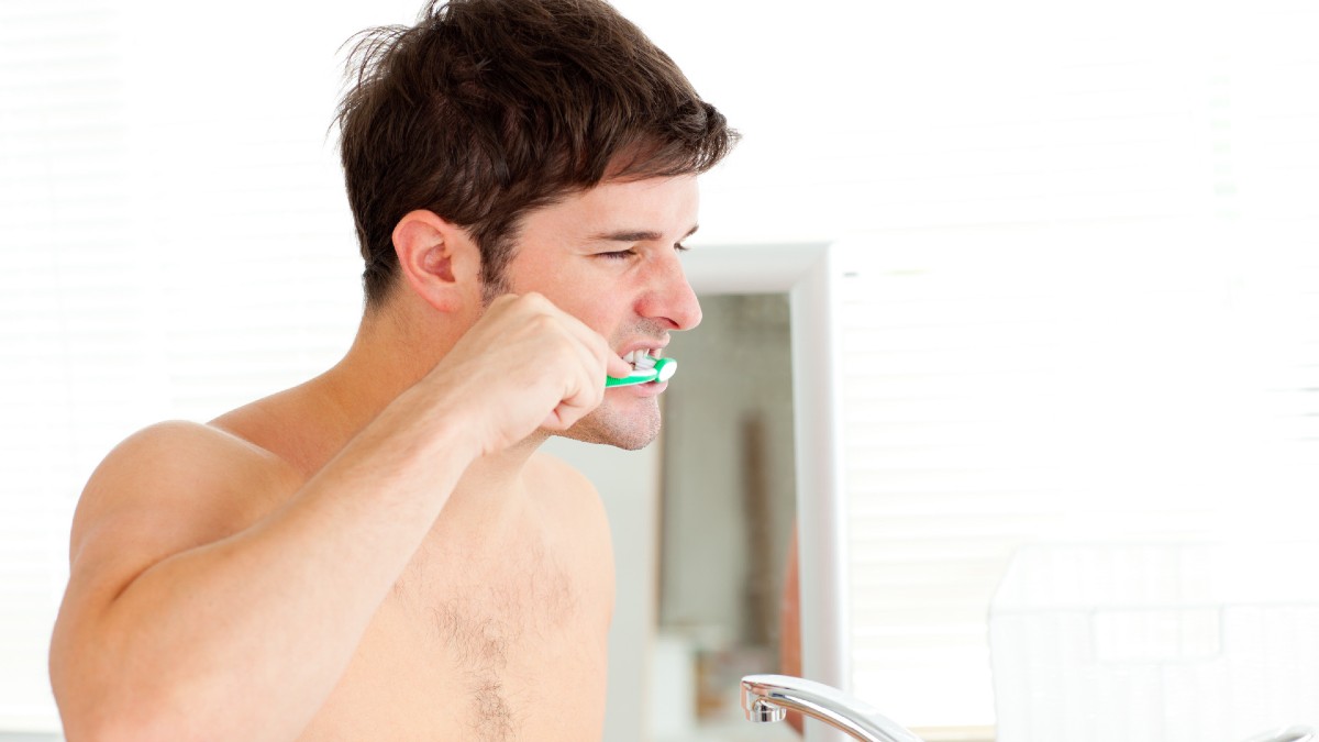 La moda de las toallitas dentales ha llegado para quedarse: pros y contras frente al cepillado