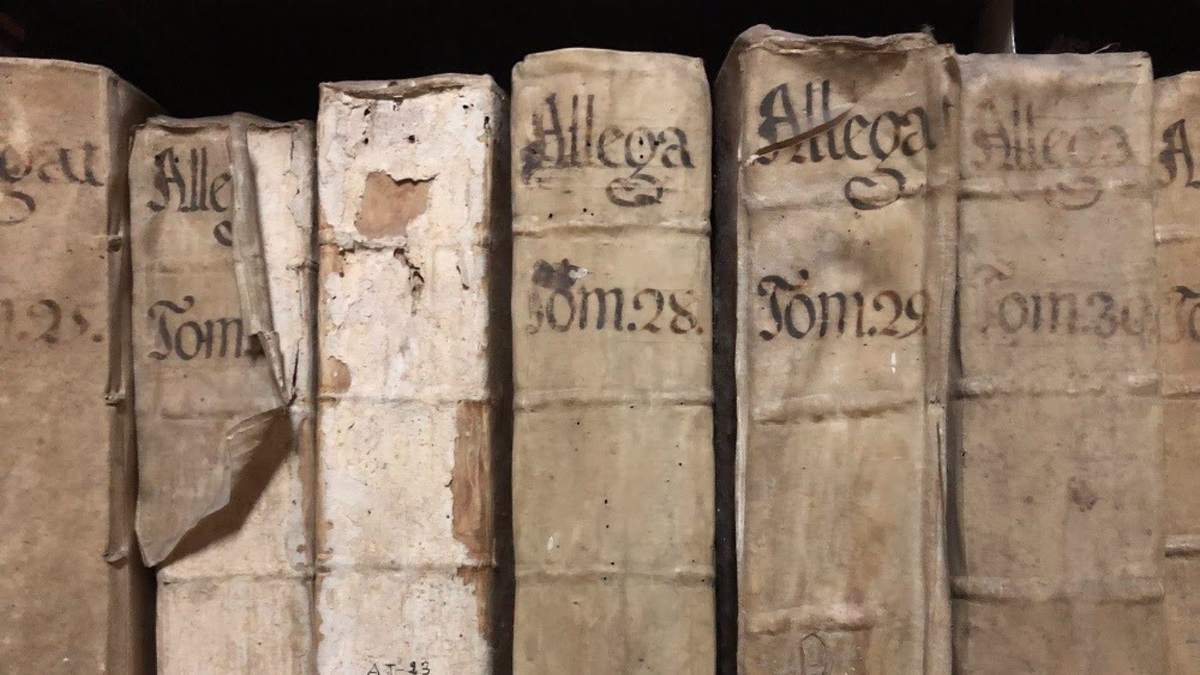 Hallan un documento del siglo XVII donde 14 abogados defienden a una acusada por brujería