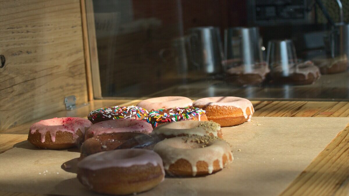 Esta es la receta viral de los ‘donuts’ de fresa caseros más saludables