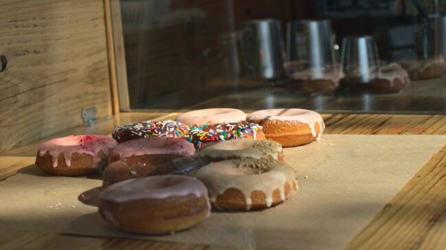 Esta es la receta viral de los 'donuts' de fresa caseros más saludables