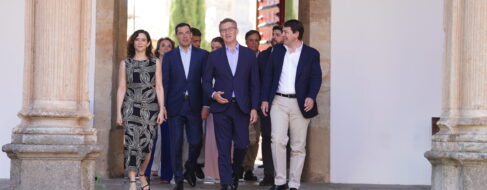 Los barones del PP se adelantan a Cuerpo con leyes de simplificación administrativa