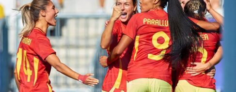 España firma el pleno de victorias en su grupo y ya está en los cuartos de final de París