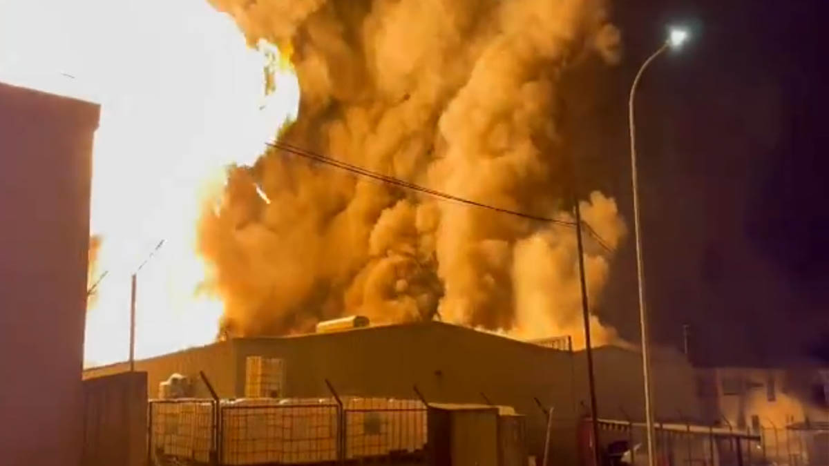 Un incendio en una empresa química obliga a confinar el municipio de Polinyà (Barcelona)