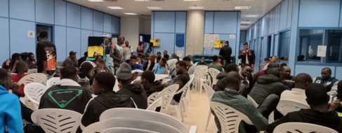 Madrid alerta del «coladero» de Barajas: la mitad de los menores entra por el aeropuerto