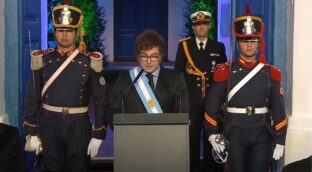 Milei firma con 18 gobernadores el 'Pacto de Mayo': «Es el símbolo de un cambio de época»