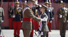 La princesa Leonor recibe la Gran Cruz del Mérito Militar de manos del Rey