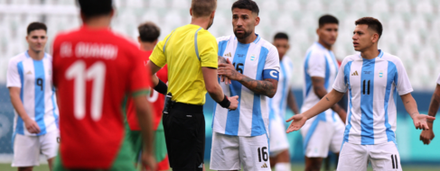 Lo nunca visto en el fútbol olímpico: suspenden el partido y anulan un gol dos horas después