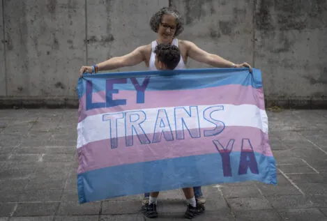 Un informe pionero en Reino Unido pide acompañamiento psicológico para niños trans