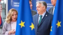 La Eurocámara aplica el cordón sanitario a la ultraderecha de Orbán pero salva a Meloni