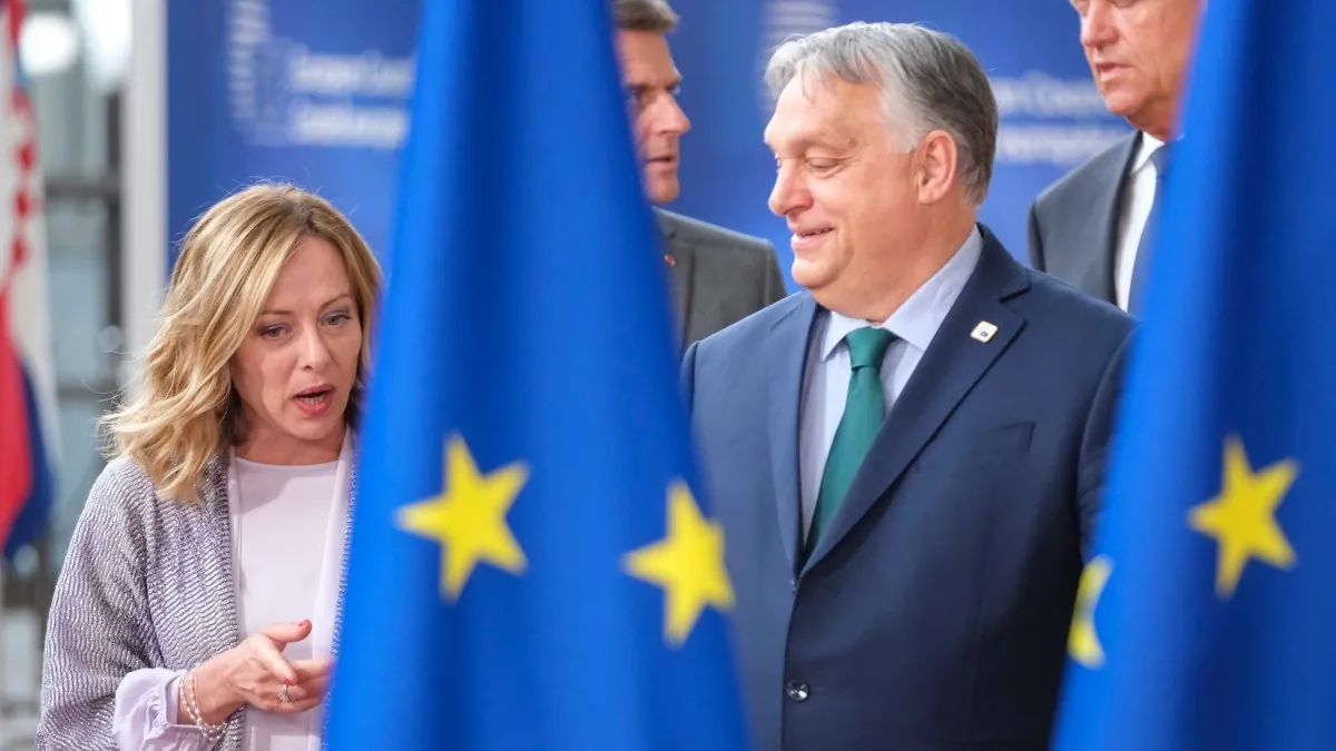 La Eurocámara aplica el cordón sanitario a la ultraderecha de Orbán pero salva a Meloni