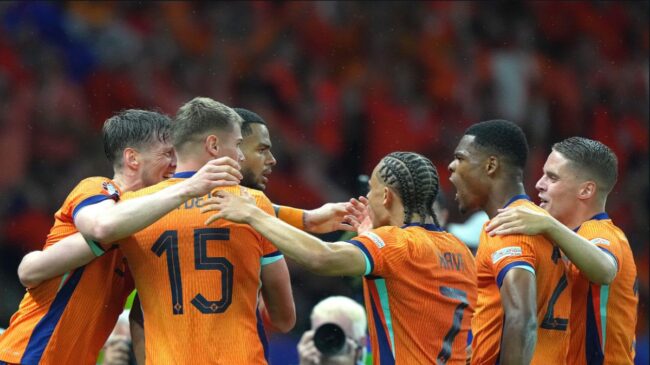 Países Bajos hunde a Turquía (2-1) y se mete en 'semis' de la Eurocopa tras una gran remontada