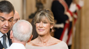 Pedro Sánchez se acoge a su derecho a no declarar contra su esposa ante el juez Peinado