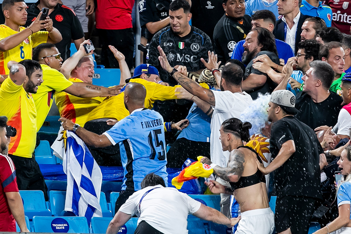 Pelea entre los jugadores de Uruguay y el público de Colombia tras la semifinal de la Copa América
