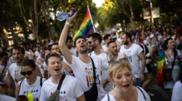 El Orgullo recorre Madrid bajo el lema: «No somos condones, ni copas, ni tacones»