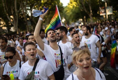 El Orgullo recorre Madrid bajo el lema: «No somos condones, ni copas, ni tacones»