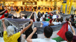 Protestas en el aeropuerto de Barajas para exigir al Gobierno romper relaciones con Israel