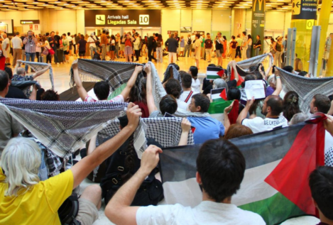 Protestas en el aeropuerto de Barajas para exigir al Gobierno romper relaciones con Israel