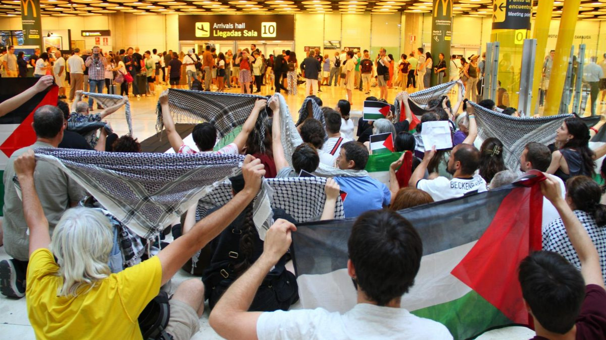 Protestas en el aeropuerto de Barajas para exigir al Gobierno romper relaciones con Israel