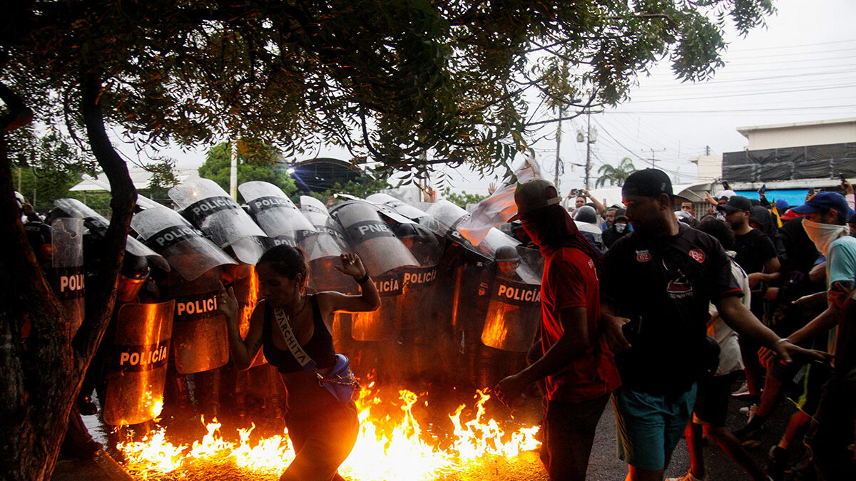Un muerto y decenas de detenidos en las protestas postelectorales de Venezuela