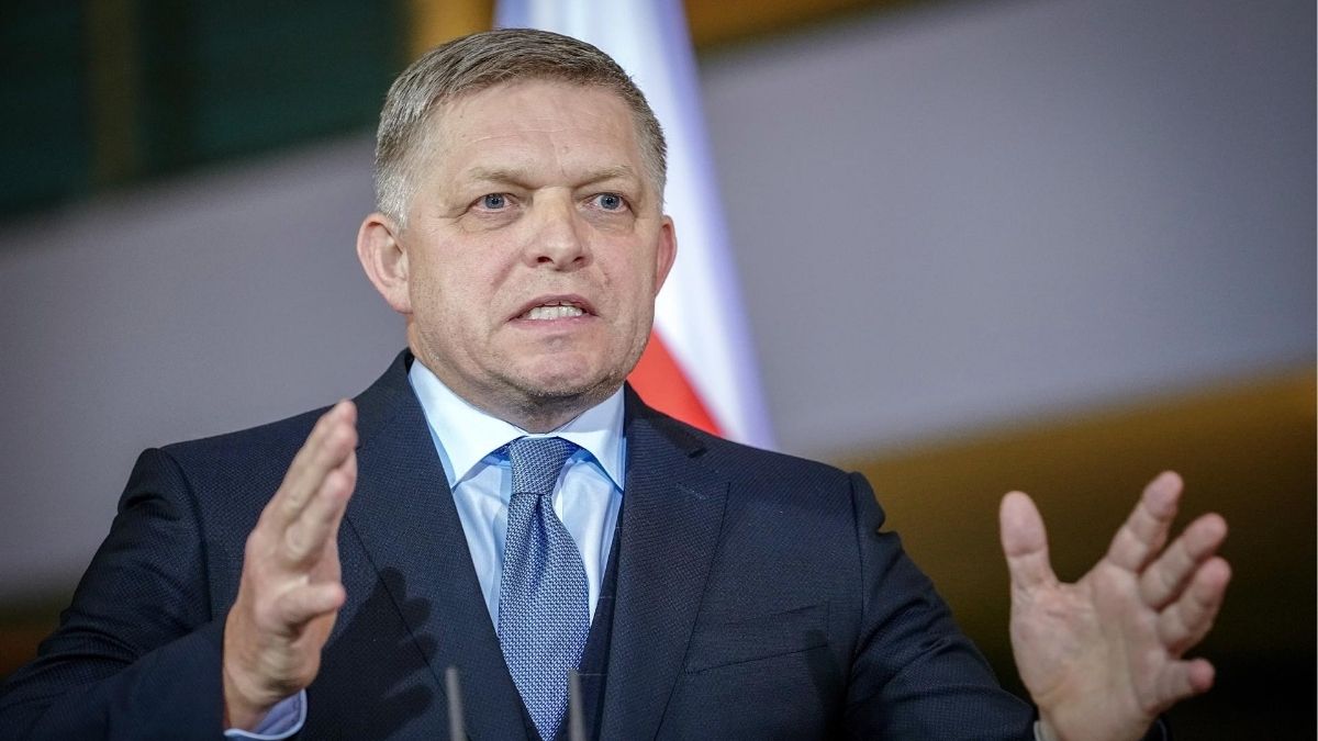 El primer ministro eslovaco vuelve al trabajo casi dos meses después de su intento de asesinato