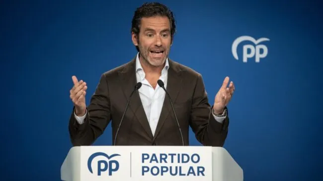 El PP acusa a Sánchez de «mentir» sobre la labor de su mujer y le exige explicaciones