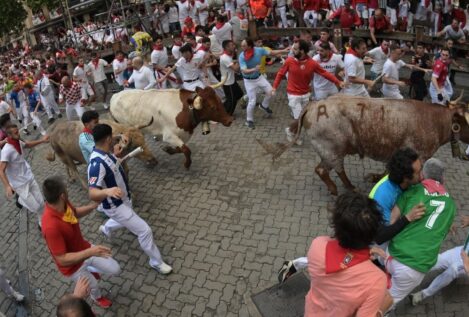 Los toros de Jandilla protagonizan un sexto encierro rápido que deja un herido por asta