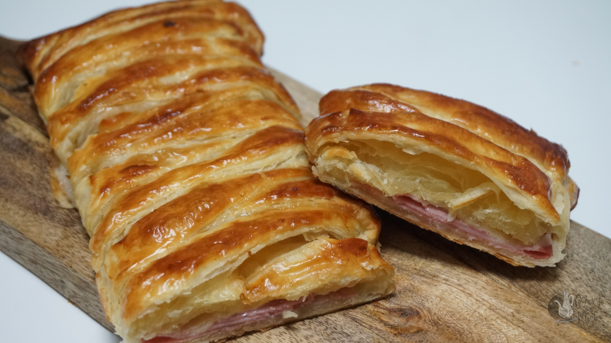 Cómo hacer una trenza de hojaldre rellena de beicon, dátiles y queso en lonchas