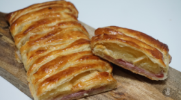 Cómo hacer una trenza de hojaldre rellena de beicon, dátiles y queso en lonchas