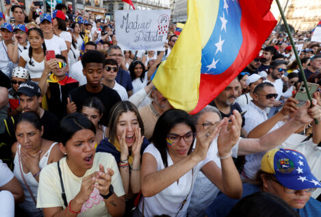 Las protestas contra Maduro se extienden a las ciudades españolas y llenan la Puerta del Sol