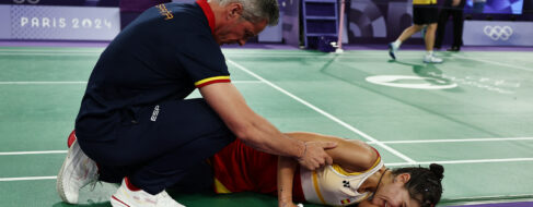 Carolina Marín, obligada a abandonar por lesión cuando acariciaba la medalla