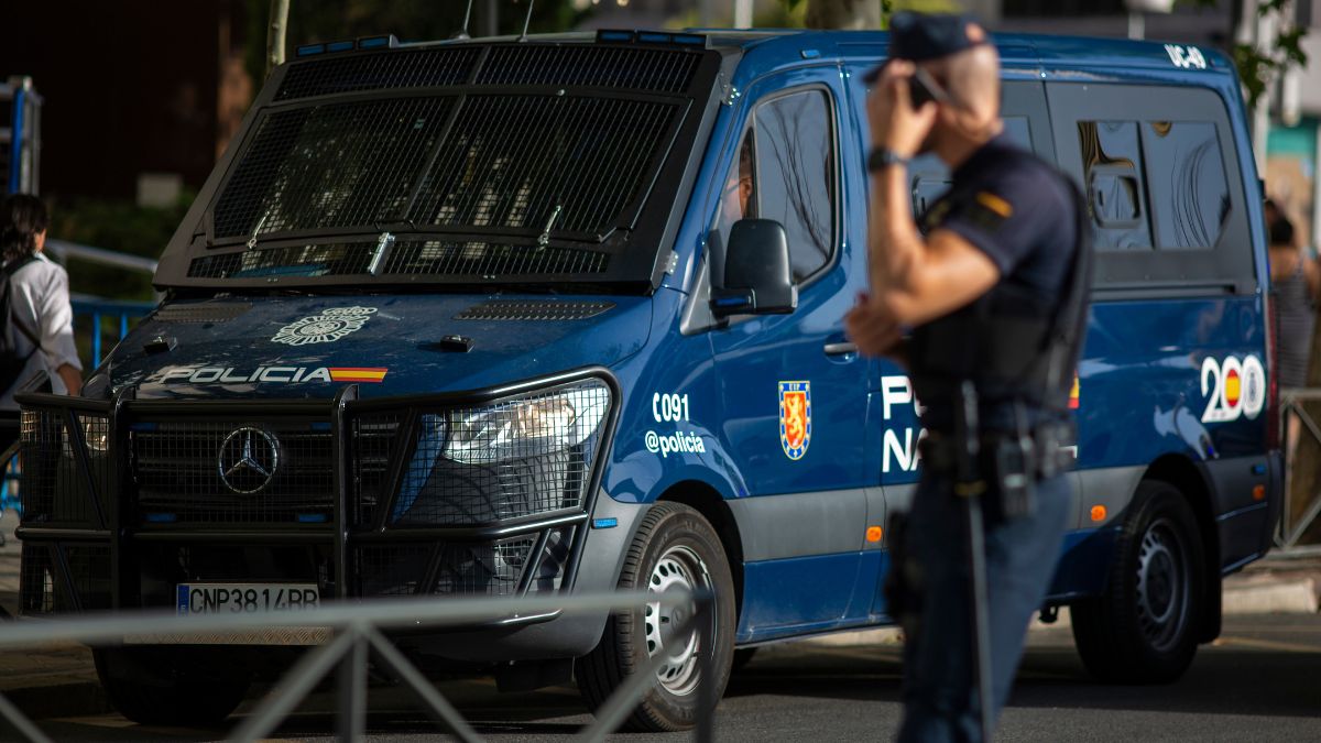 La Policía desaloja la plaza del Callao en Madrid por una falsa alarma sobre presencia de armas