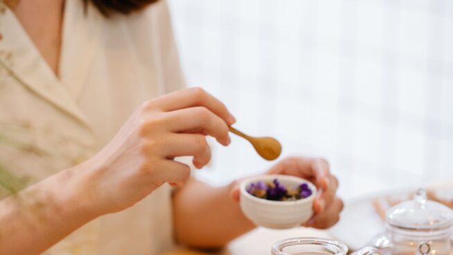 Así es la planta medicinal que alivia la artritis, el colesterol y la anemia