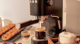 La cafetera de Cecotec con más de 9 mil valoraciones positivas en Amazon ¡ahora está rebajadísima!